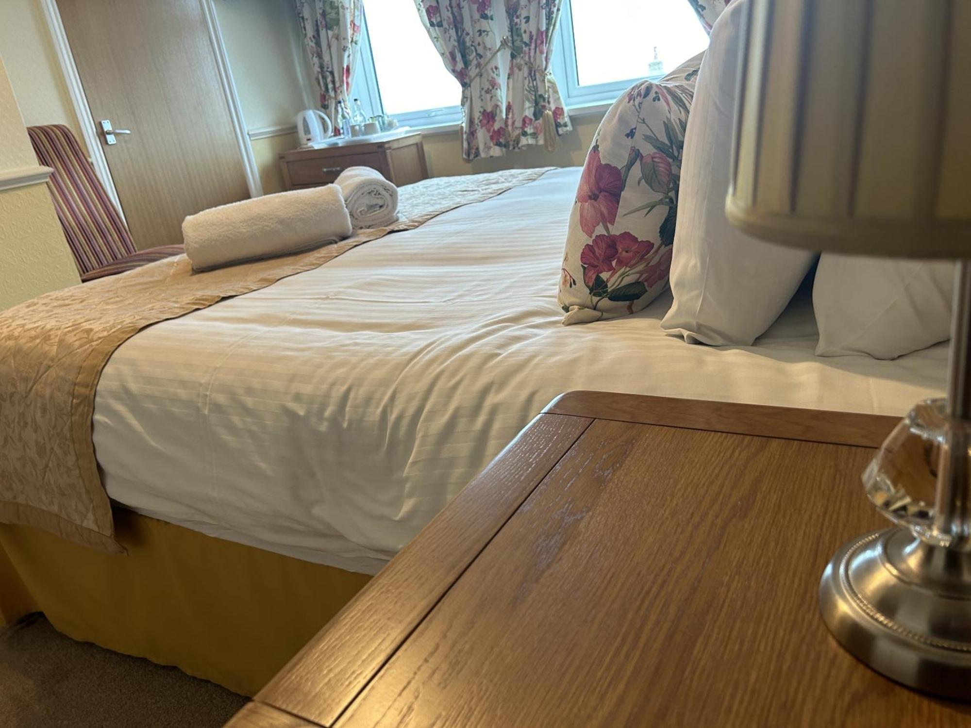 Harbour Lights Guesthouse Free Breakfast Уеймут Екстериор снимка