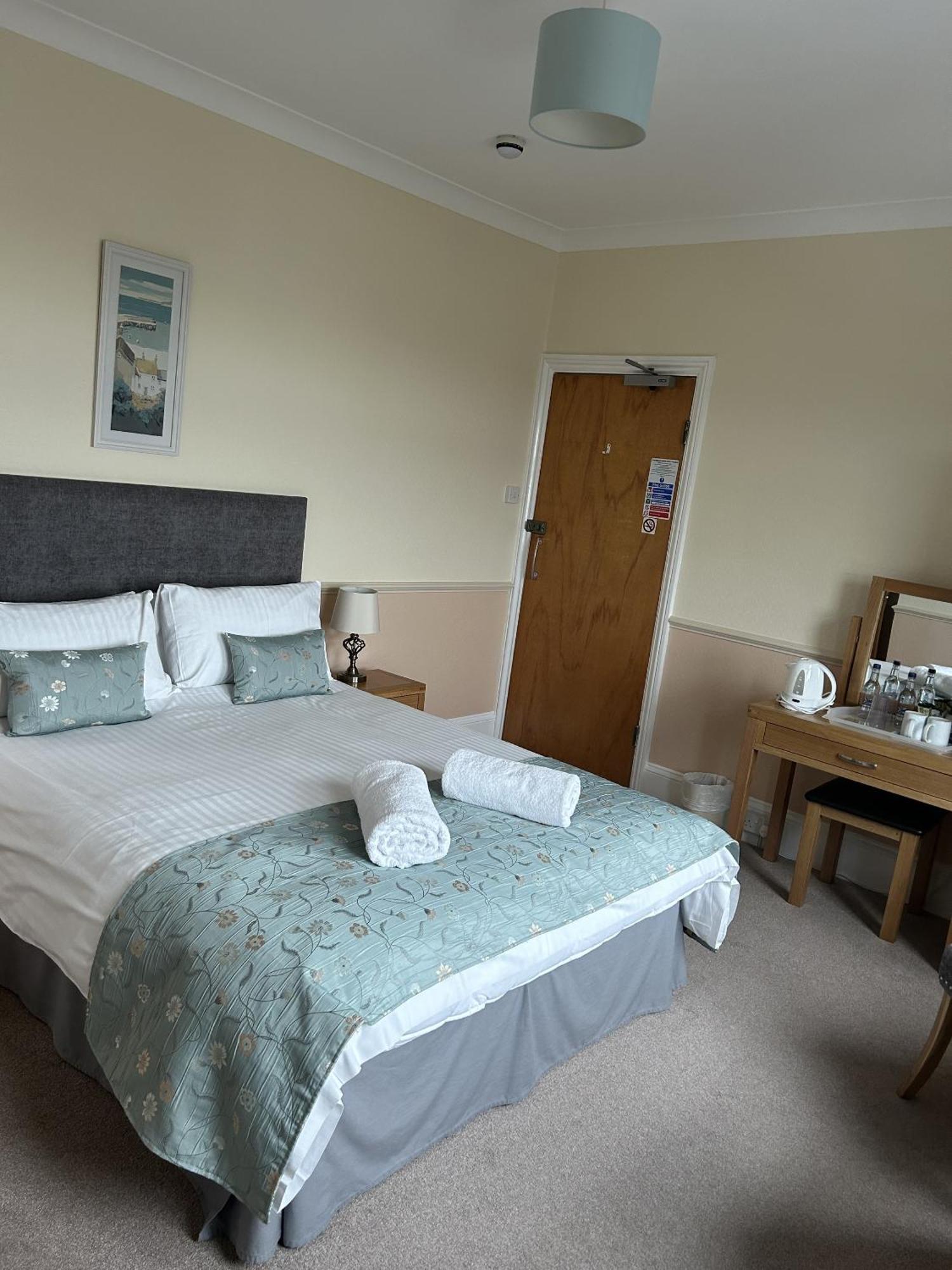 Harbour Lights Guesthouse Free Breakfast Уеймут Екстериор снимка