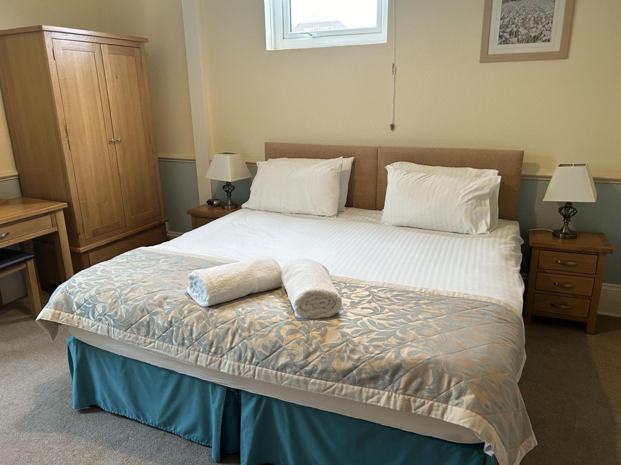 Harbour Lights Guesthouse Free Breakfast Уеймут Екстериор снимка