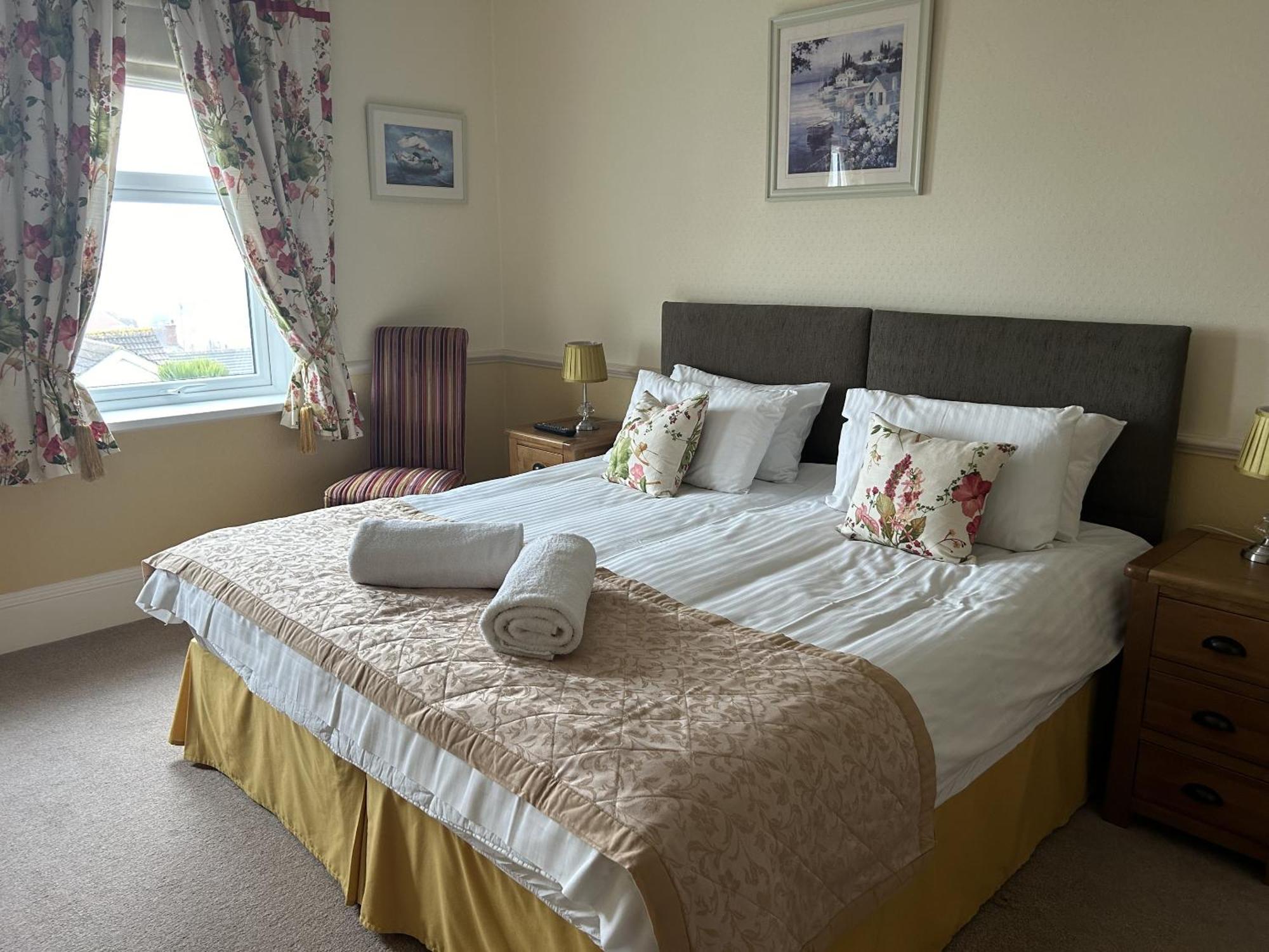 Harbour Lights Guesthouse Free Breakfast Уеймут Екстериор снимка